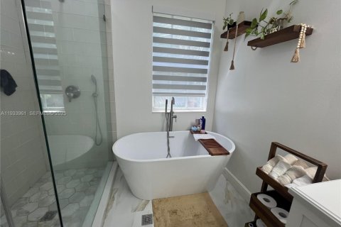 Townhouse in Miramar, Florida 3 bedrooms, 142.14 sq.m. № 1993458 - photo 5