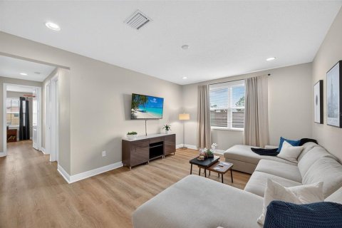 Casa en venta en Wesley Chapel, Florida, 5 dormitorios, 314.1 m2 № 1884447 - foto 21
