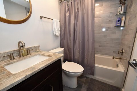 Condo in Sarasota, Florida, 2 bedrooms  № 1754700 - photo 13