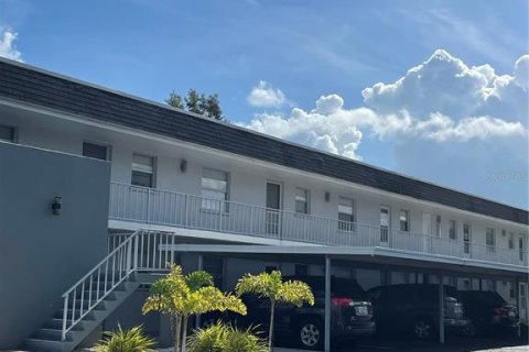 Copropriété à louer à Sarasota, Floride: 2 chambres, 72.65 m2 № 2412598 - photo 2
