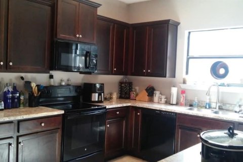 House in Palmetto, Florida 5 bedrooms, 297.75 sq.m. № 1659105 - photo 7