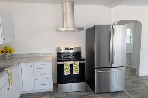 House in Saint Petersburg, Florida 2 bedrooms, 85.66 sq.m. № 2131013 - photo 7