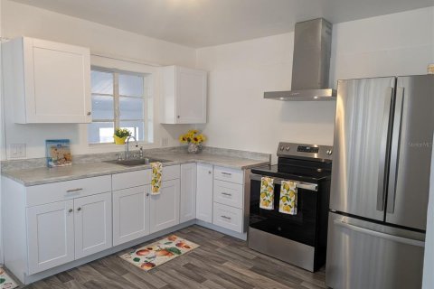 House in Saint Petersburg, Florida 2 bedrooms, 85.66 sq.m. № 2131013 - photo 6