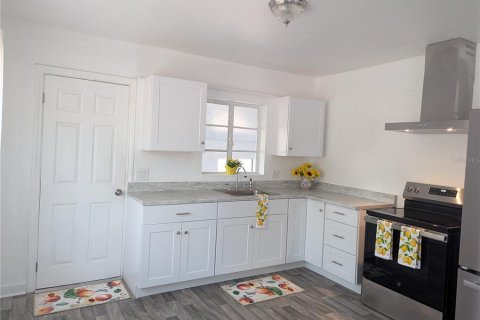 House in Saint Petersburg, Florida 2 bedrooms, 85.66 sq.m. № 2131013 - photo 8