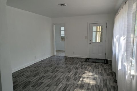 House in Saint Petersburg, Florida 2 bedrooms, 85.66 sq.m. № 2131013 - photo 4
