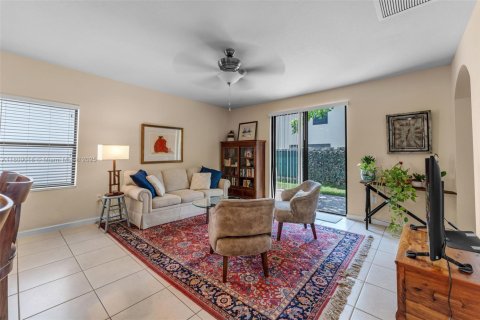 Casa en venta en Cutler Bay, Florida, 3 dormitorios, 146.79 m2 № 1874503 - foto 4