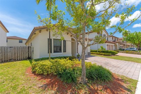 Casa en venta en Cutler Bay, Florida, 3 dormitorios, 146.79 m2 № 1874503 - foto 2