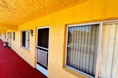 Condominio en venta en Winter Haven, Florida, 1 dormitorio, 78.97 m2 № 2148234 - foto 2