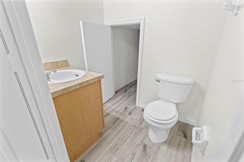 Townhouse in Tampa, Florida 2 bedrooms, 124.49 sq.m. № 2231923 - photo 12