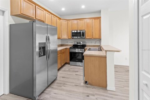 Townhouse in Tampa, Florida 2 bedrooms, 124.49 sq.m. № 2231923 - photo 10