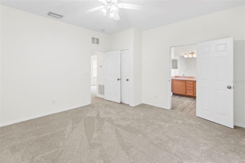 Townhouse in Tampa, Florida 2 bedrooms, 124.49 sq.m. № 2231923 - photo 16