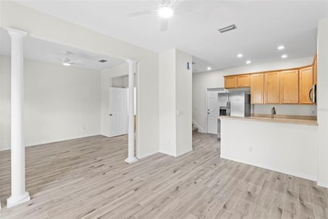 Townhouse in Tampa, Florida 2 bedrooms, 124.49 sq.m. № 2231923 - photo 9