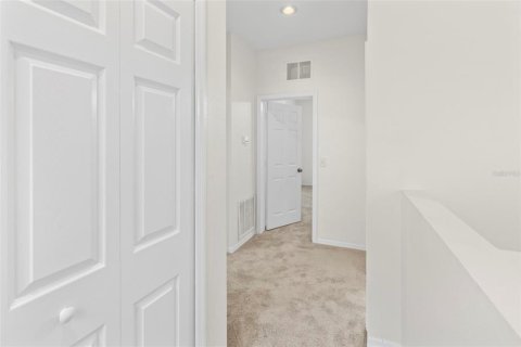 Townhouse in Tampa, Florida 2 bedrooms, 124.49 sq.m. № 2231923 - photo 14