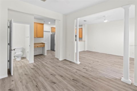 Townhouse in Tampa, Florida 2 bedrooms, 124.49 sq.m. № 2231923 - photo 8