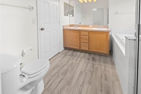 Townhouse in Tampa, Florida 2 bedrooms, 124.49 sq.m. № 2231923 - photo 17