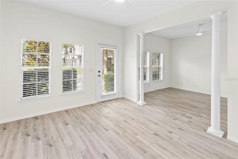 Townhouse in Tampa, Florida 2 bedrooms, 124.49 sq.m. № 2231923 - photo 7