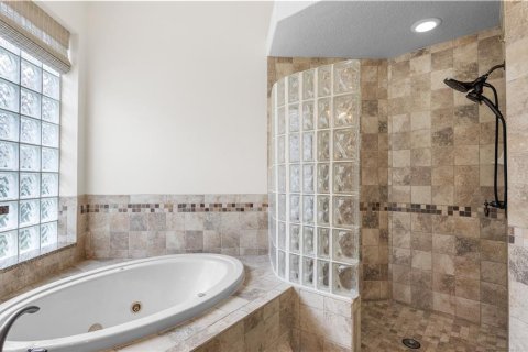 House in Valrico, Florida 5 bedrooms, 246.56 sq.m. № 2349934 - photo 20