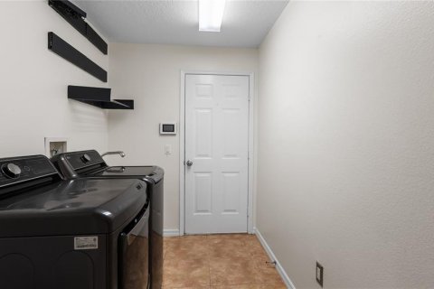 House in Valrico, Florida 5 bedrooms, 246.56 sq.m. № 2349934 - photo 25