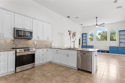 House in Valrico, Florida 5 bedrooms, 246.56 sq.m. № 2349934 - photo 15