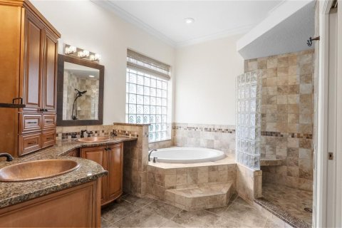House in Valrico, Florida 5 bedrooms, 246.56 sq.m. № 2349934 - photo 19