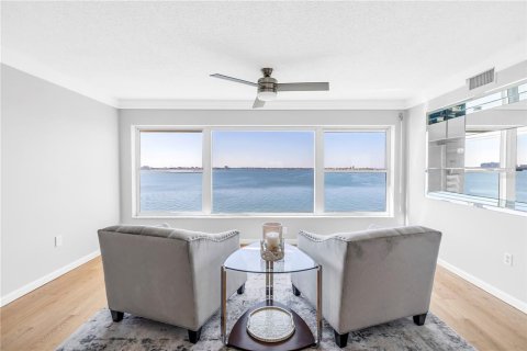 Copropriété à vendre à Gulfport, Floride: 2 chambres, 205.31 m2 № 2142283 - photo 6