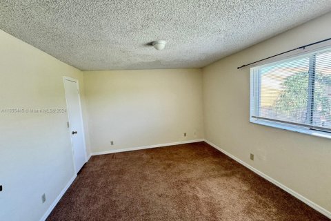 Condo in Margate, Florida, 2 bedrooms  № 1859797 - photo 4