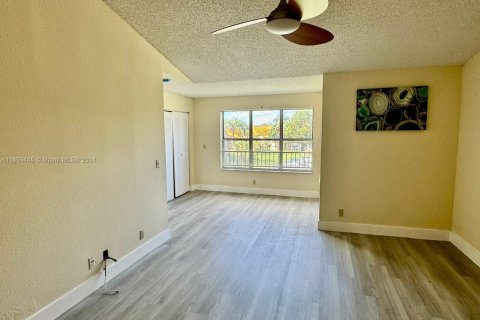 Condo in Margate, Florida, 2 bedrooms  № 1859797 - photo 1