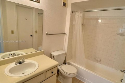 Condo in Margate, Florida, 2 bedrooms  № 1859797 - photo 10