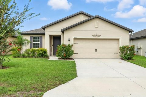 House in Lakeland, Florida 3 bedrooms, 159.61 sq.m. № 1879641 - photo 1