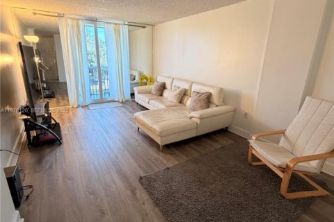 Condo in North Miami Beach, Florida, 2 bedrooms  № 2042038