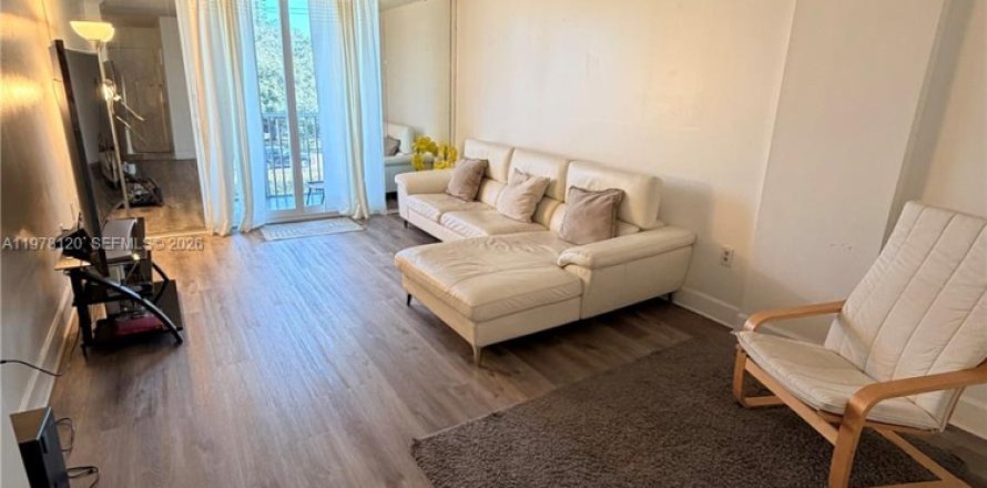 Condo in North Miami Beach, Florida, 2 bedrooms  № 2042038
