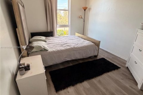 Condo in North Miami Beach, Florida, 2 bedrooms  № 2042038 - photo 18