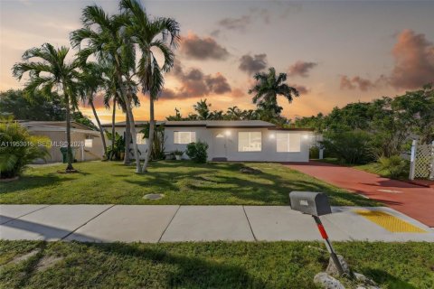 Casa en Dania Beach, Florida 3 dormitorios, 90.58 m2 № 2011511