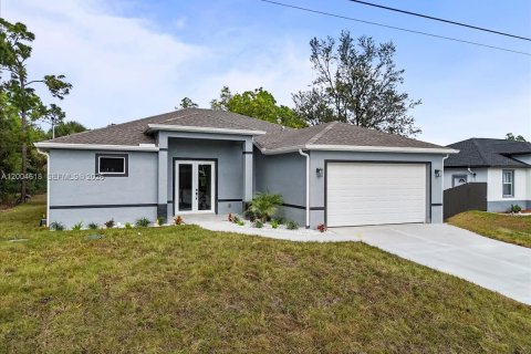 House in Lehigh Acres, Florida 3 bedrooms, 146.41 sq.m. № 2068634