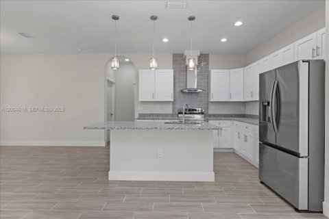 Купить виллу или дом в Лихай-Эйкерс, Флорида 3 спальни, 146.41м2, № 2068634 - фото 8