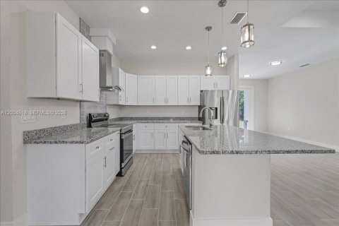 Купить виллу или дом в Лихай-Эйкерс, Флорида 3 спальни, 146.41м2, № 2068634 - фото 9