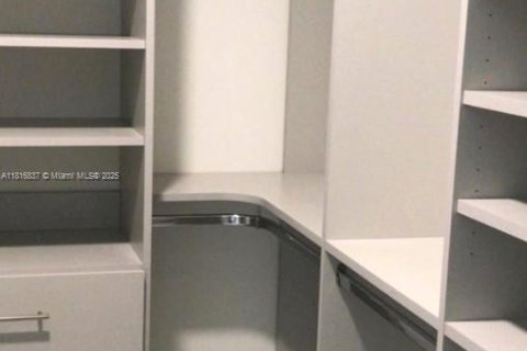 Condominio en alquiler en Miami, Florida, 2 dormitorios, 138.52 m2 № 1770696 - foto 26