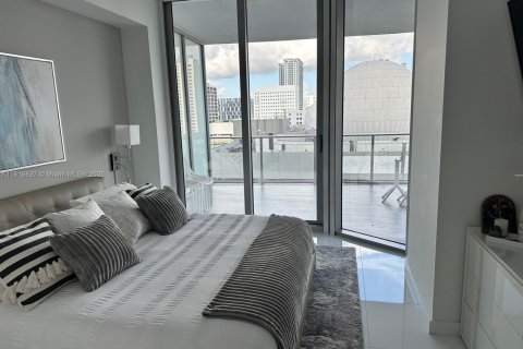 Condominio en alquiler en Miami, Florida, 2 dormitorios, 138.52 m2 № 1770696 - foto 9