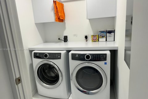 Condominio en alquiler en Miami, Florida, 2 dormitorios, 138.52 m2 № 1770696 - foto 27
