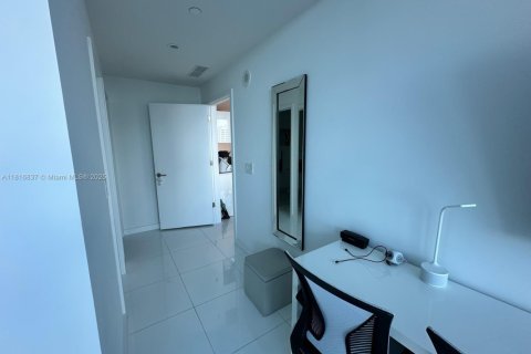 Condominio en alquiler en Miami, Florida, 2 dormitorios, 138.52 m2 № 1770696 - foto 16