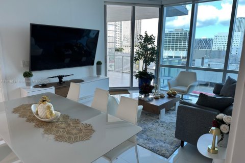 Condominio en alquiler en Miami, Florida, 2 dormitorios, 138.52 m2 № 1770696 - foto 5