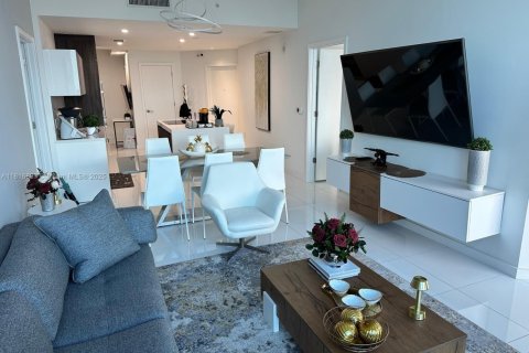 Condominio en alquiler en Miami, Florida, 2 dormitorios, 138.52 m2 № 1770696 - foto 3