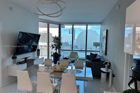 Condominio en alquiler en Miami, Florida, 2 dormitorios, 138.52 m2 № 1770696 - foto 4