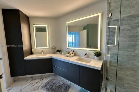 Condominio en alquiler en Miami, Florida, 2 dormitorios, 138.52 m2 № 1770696 - foto 25