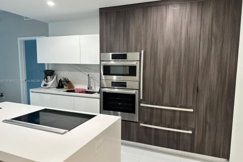 Condominio en alquiler en Miami, Florida, 2 dormitorios, 138.52 m2 № 1770696 - foto 7