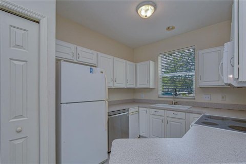 Townhouse in Tampa, Florida 2 bedrooms, 116.31 sq.m. № 2097090 - photo 12