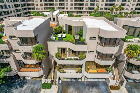 Adosado en Key Biscayne, Florida 3 dormitorios, 241.92 m2 № 2256222