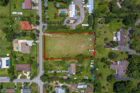 Commercial property in Homestead, Florida № 1708765 - photo 1