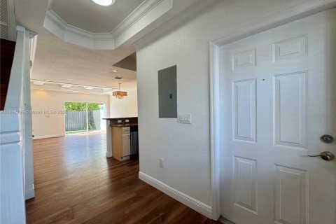 Townhouse in North Miami, Florida 2 bedrooms, 107.95 sq.m. № 1842648 - photo 18