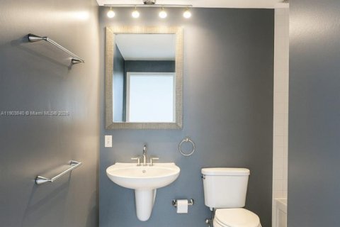 Снять в аренду кондоминиум в Майами, Флорида 2 спальни, 93.83м2, № 1954787 - фото 20